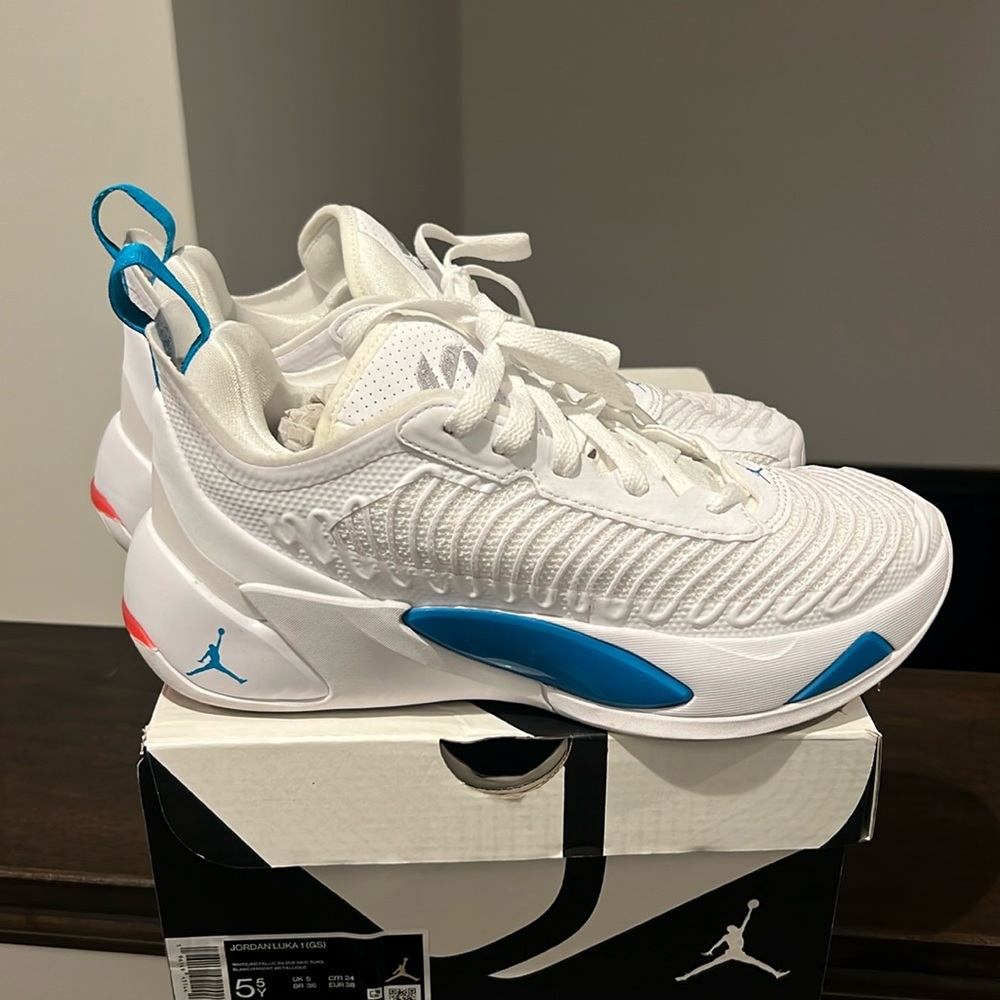 Jordan Luka 1 (GS) worn once size 5.5 Y 🏀🏀